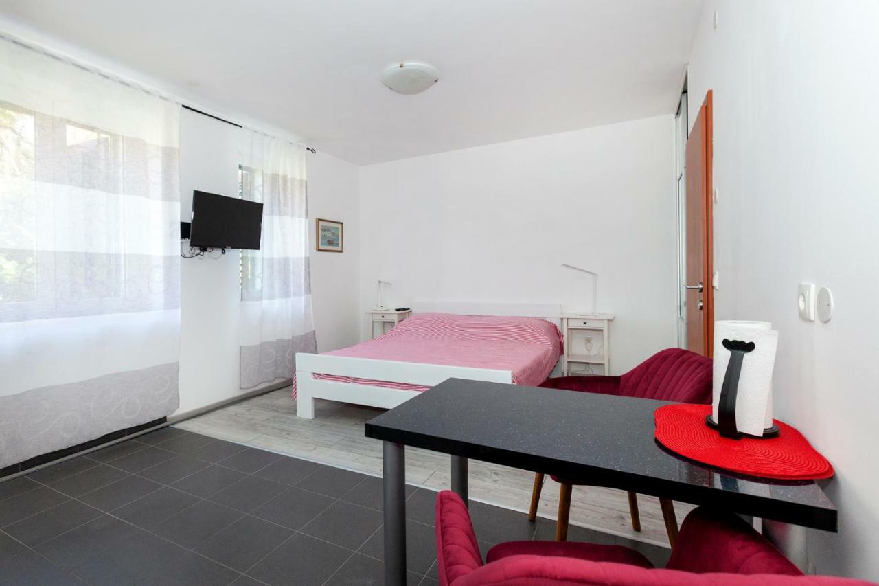 Studio Apartment Toma Сплит Екстериор снимка