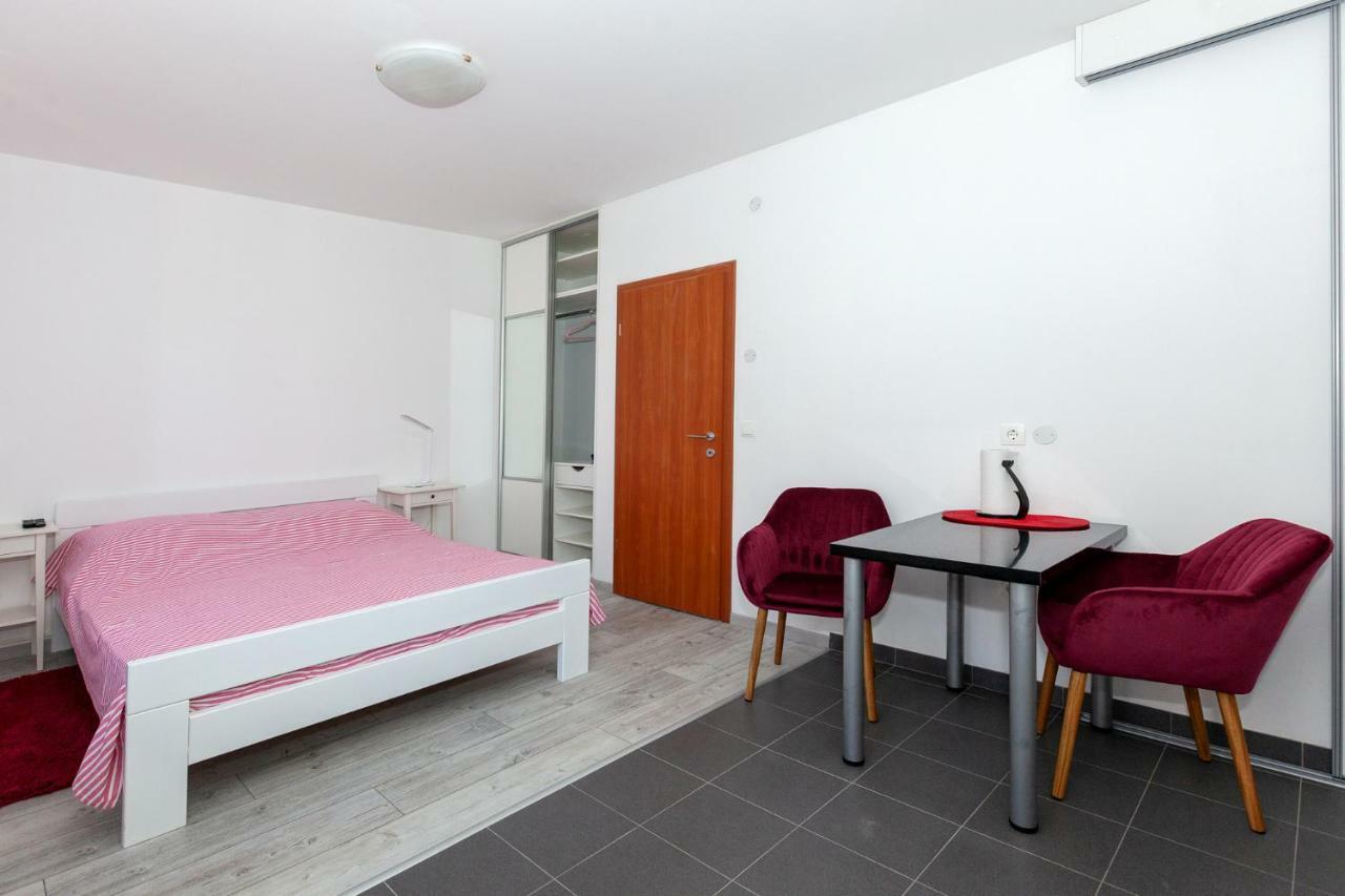 Studio Apartment Toma Сплит Екстериор снимка